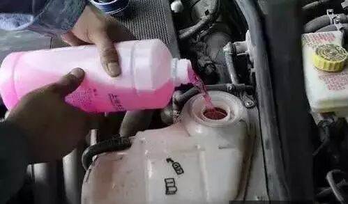 汽車(chē)保養(yǎng) |為什么防凍液有“辣么多”顏色？能混合使用嗎？怎么看該不該換？