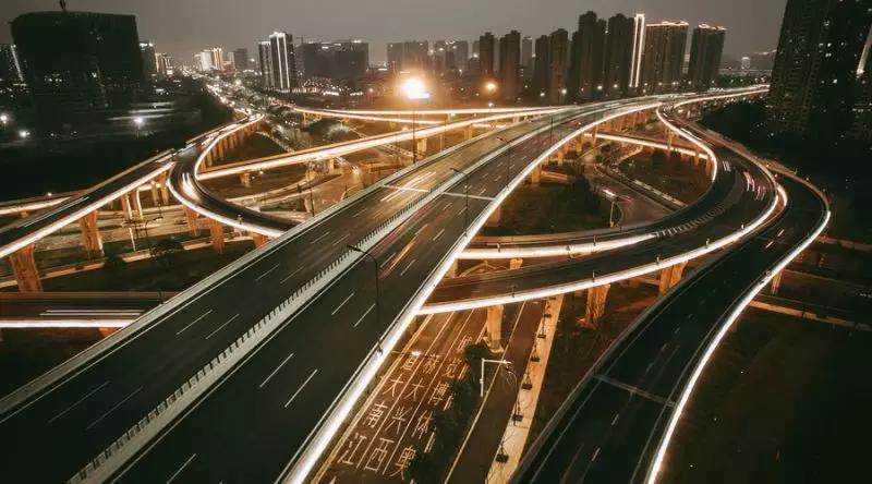 這些上道必知汽車(chē)燈語(yǔ)，你知道嗎？