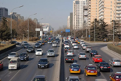 鬧市開車必學技巧，你會幾招？